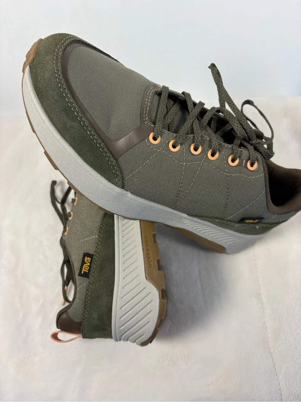 Teva Ellwood Women's Hiking Shoes Size 8.5 Olive Green Sneakers 1155271 NEW WOB